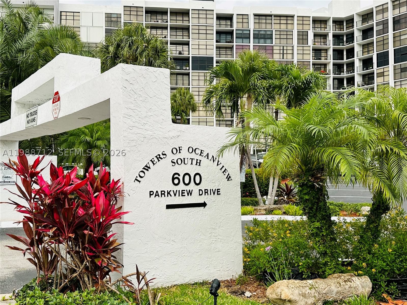 Real estate property located at 600 Parkview Dr #316, Broward, Towers Of Oceanview South, Hallandale Beach, FL