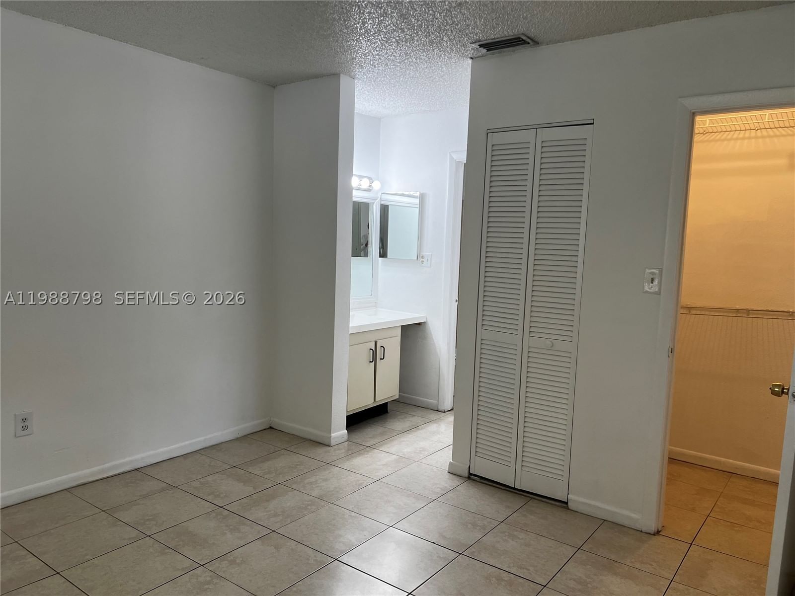 Real estate property located at 6001 Shakerwood Cir #204, Broward, Shaker Woods Village, Tamarac, FL