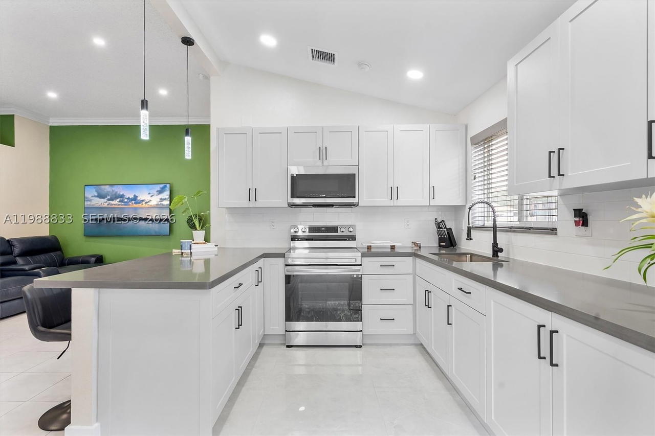 Real estate property located at 19031 54th Ave, Miami-dade, Monterrey 2nd Addn, Miami, FL