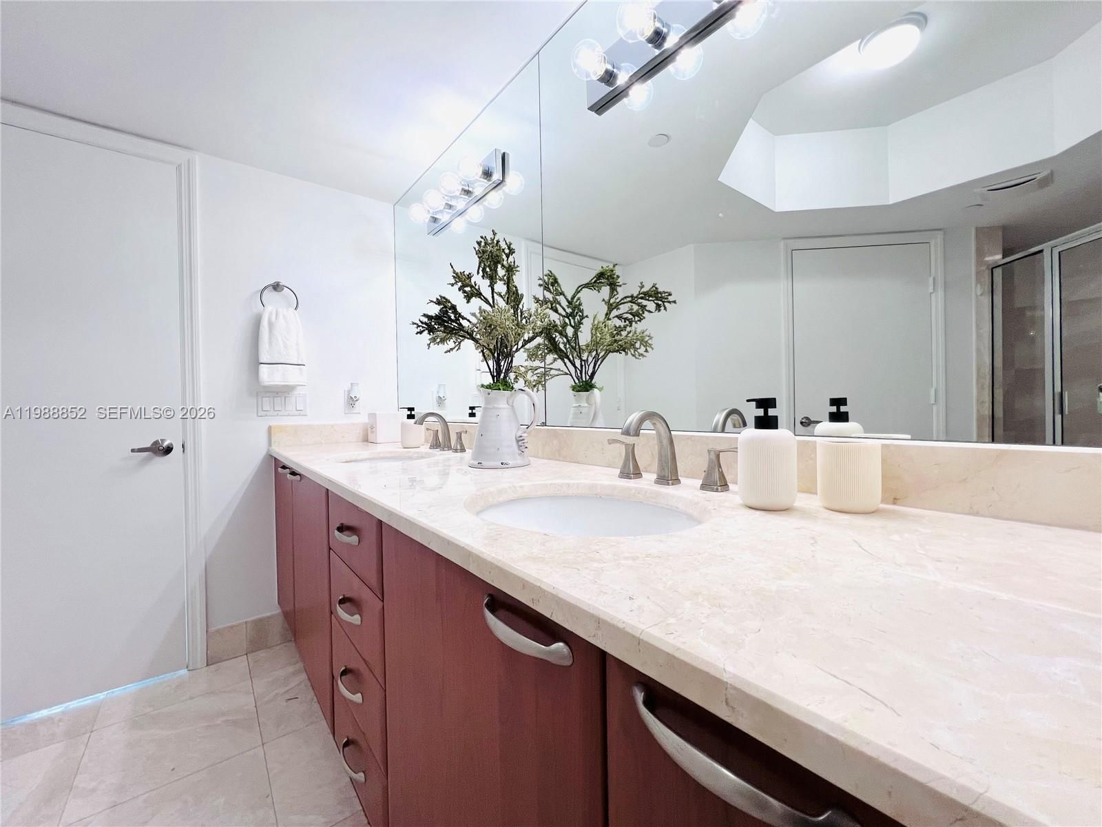 Real estate property located at 3301 183rd St #905, Miami-dade, The Peninsula Ii Condo, Aventura, FL