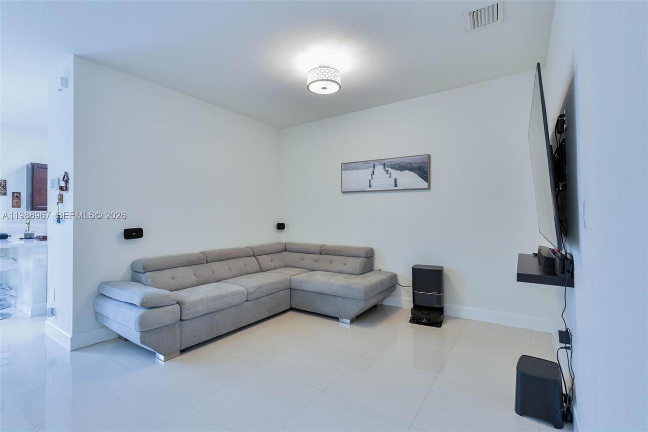 Real estate property located at 9015 183rd St, Miami-dade, Murtha Subdivision, Hialeah, FL