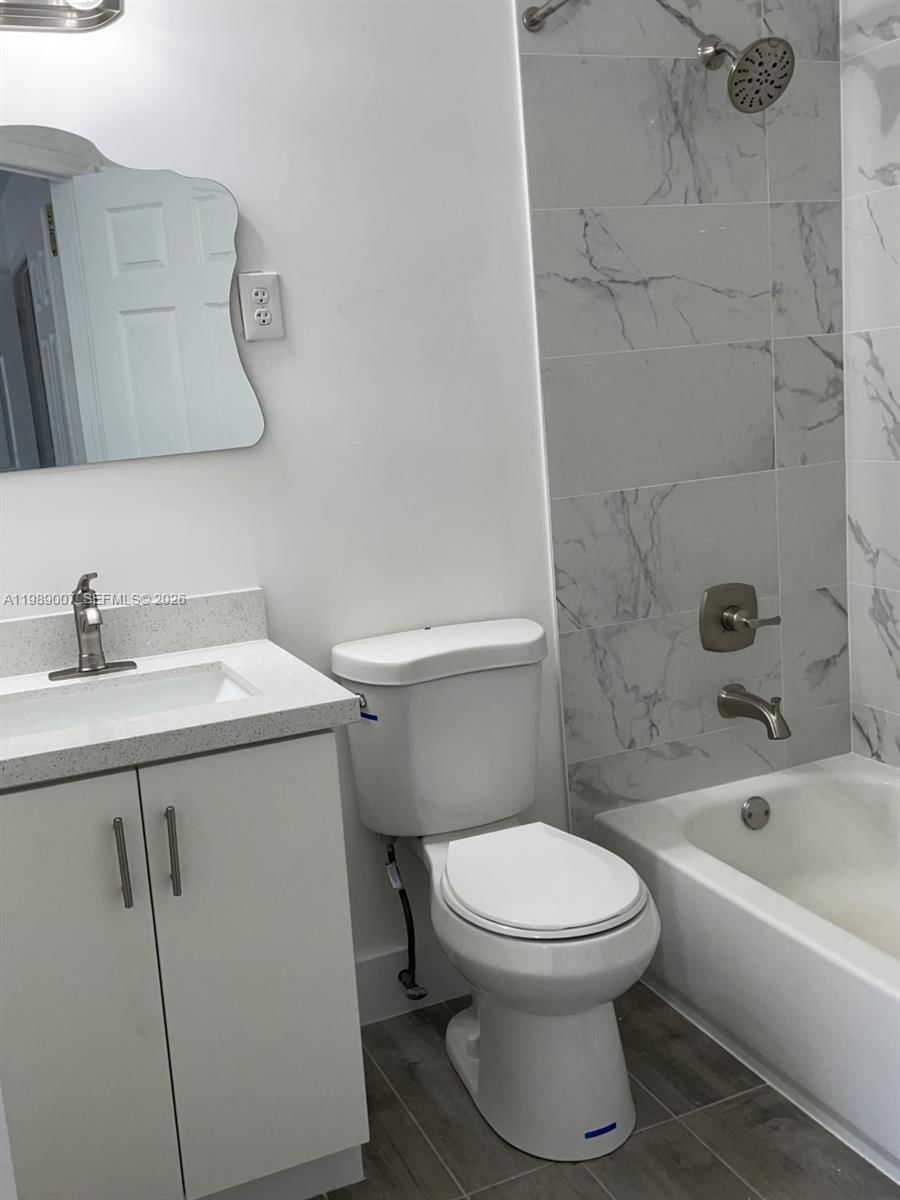 Real estate property located at 5725 114th Path #106, Miami-dade, Las Brisas At Doral Condo, Doral, FL
