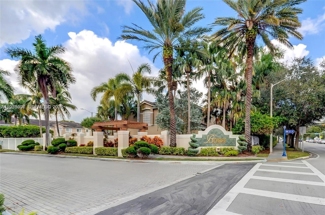 Real estate property located at 5725 114th Path #106, Miami-dade, Las Brisas At Doral Condo, Doral, FL
