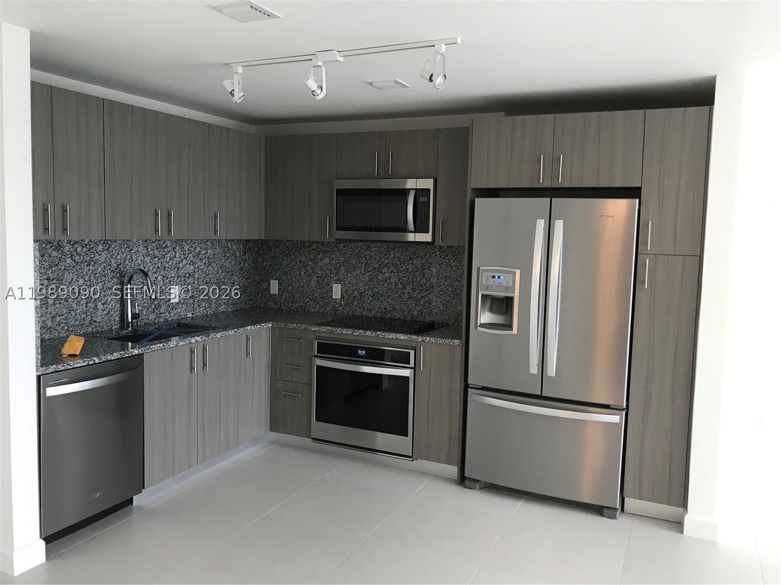 Real estate property located at 5350 84th Ave #1814, Miami-dade, 5350 Park Condo, Doral, FL