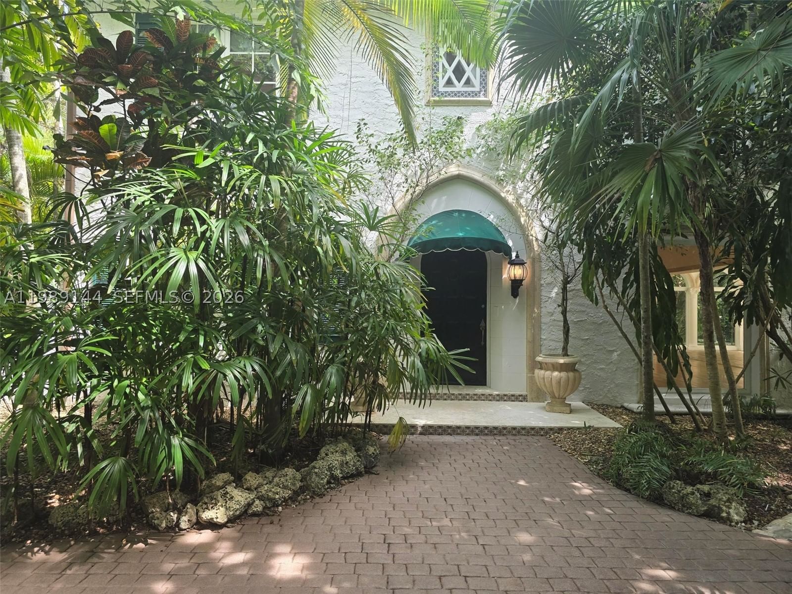 Real estate property located at 3685 Royal Palm Ave, Miami-dade, Coconut Grove Pk 2nd Amd, Miami, FL