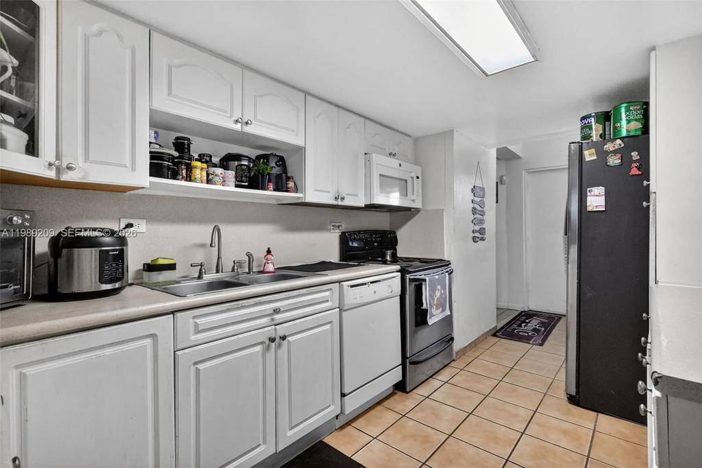 Real estate property located at 1680 122nd St, Miami-dade, Sunkist Grove, North Miami, FL
