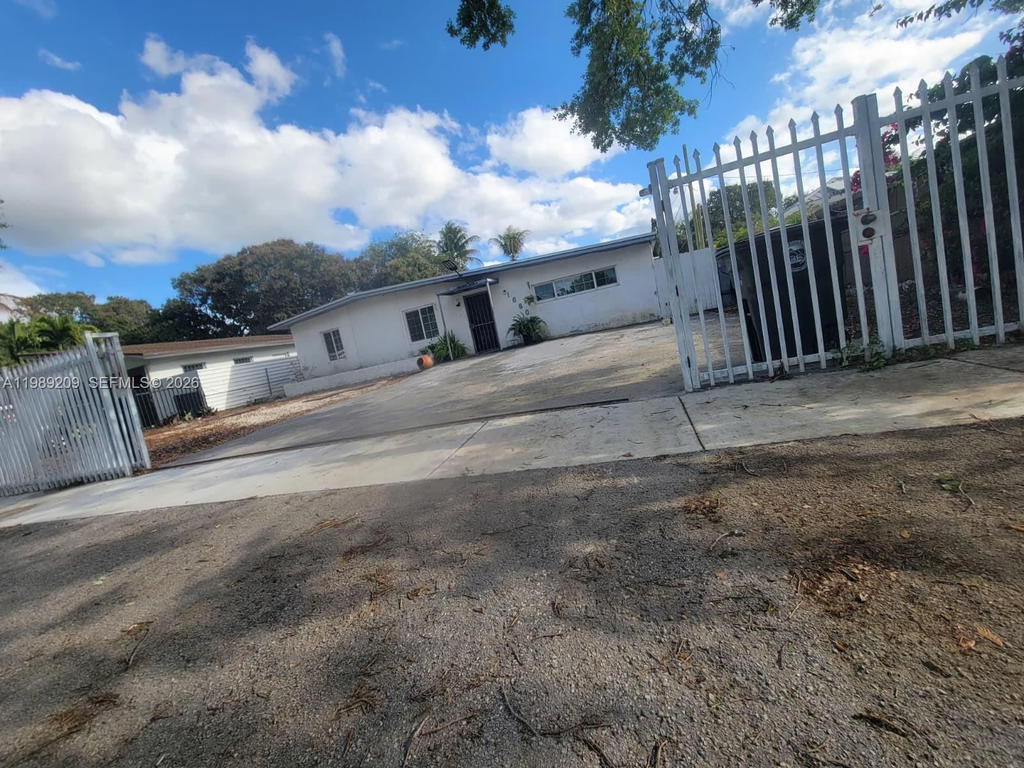 Real estate property located at 1680 122nd St, Miami-dade, Sunkist Grove, North Miami, FL