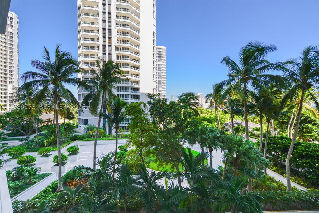 Real estate property located at 21050 Point Pl #702, Miami-dade, Atlantic Iii At The Point, Aventura, FL