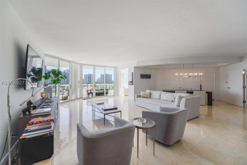 Real estate property located at 21050 Point Pl #702, Miami-dade, Atlantic Iii At The Point, Aventura, FL