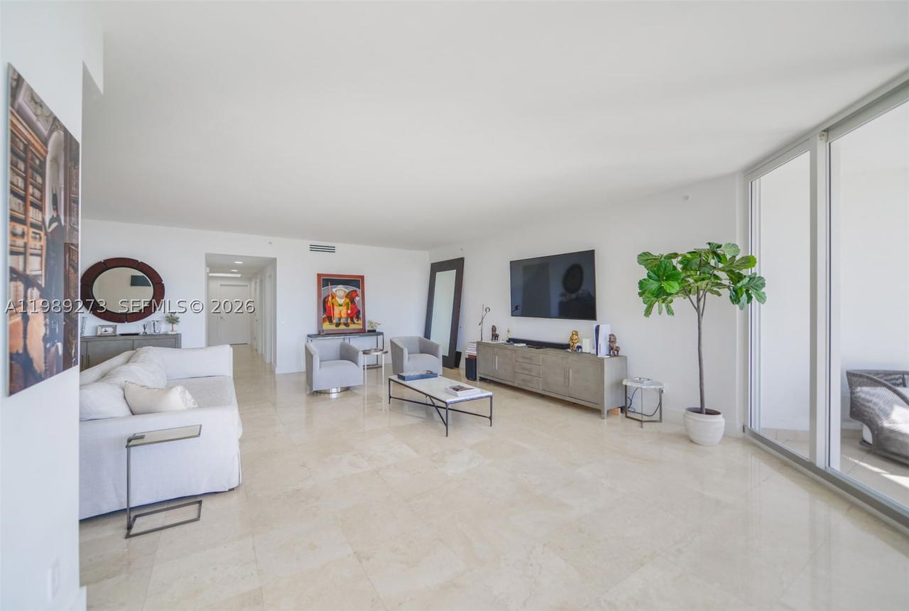 Real estate property located at 21050 Point Pl #702, Miami-dade, Atlantic Iii At The Point, Aventura, FL