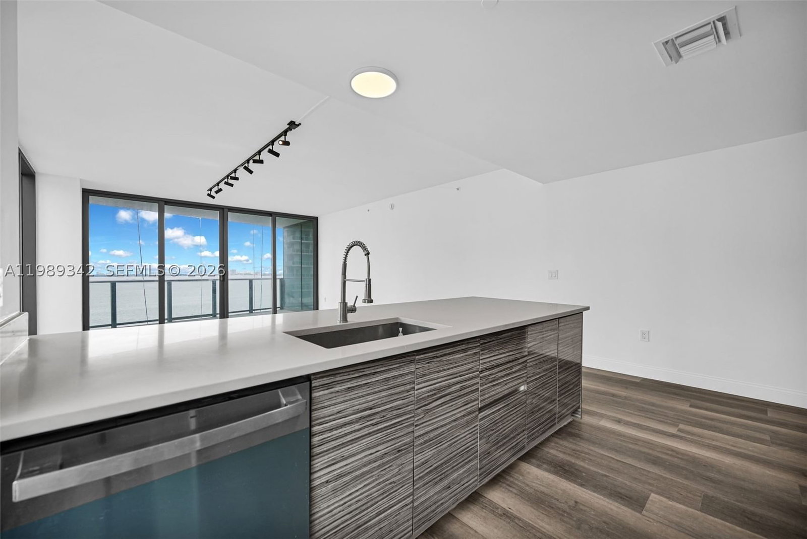Real estate property located at 460 28th St #601, Miami-dade, Icon Bay Condo, Miami, FL