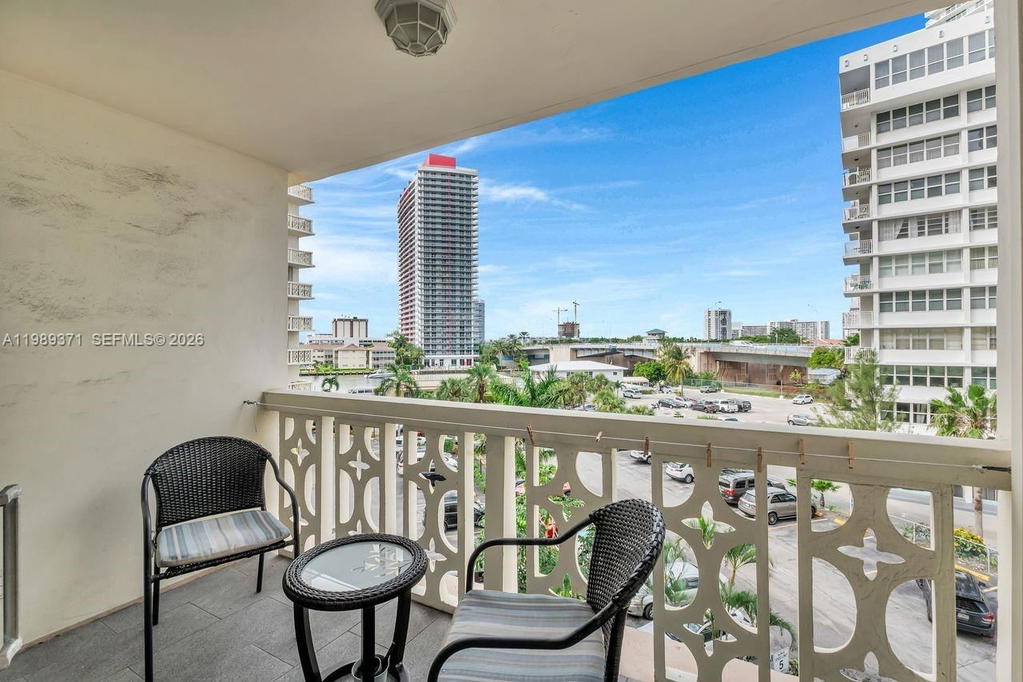Real estate property located at 1825 Ocean Dr #407, Broward, Imperial Towers Condo, Hallandale Beach, FL