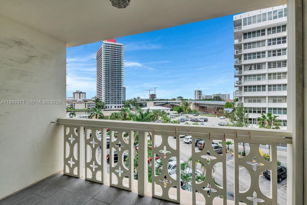 Real estate property located at 1825 Ocean Dr #407, Broward, Imperial Towers Condo, Hallandale Beach, FL