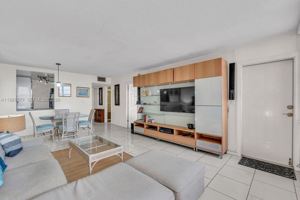Real estate property located at 1825 Ocean Dr #407, Broward, Imperial Towers Condo, Hallandale Beach, FL