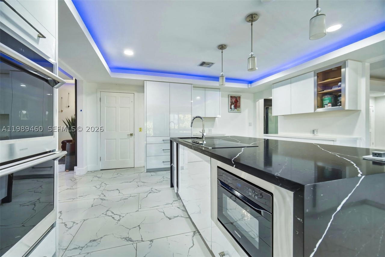 Real estate property located at 2201 115th Ter, Broward, Fla Fruit Lands Co Sub No, Davie, FL