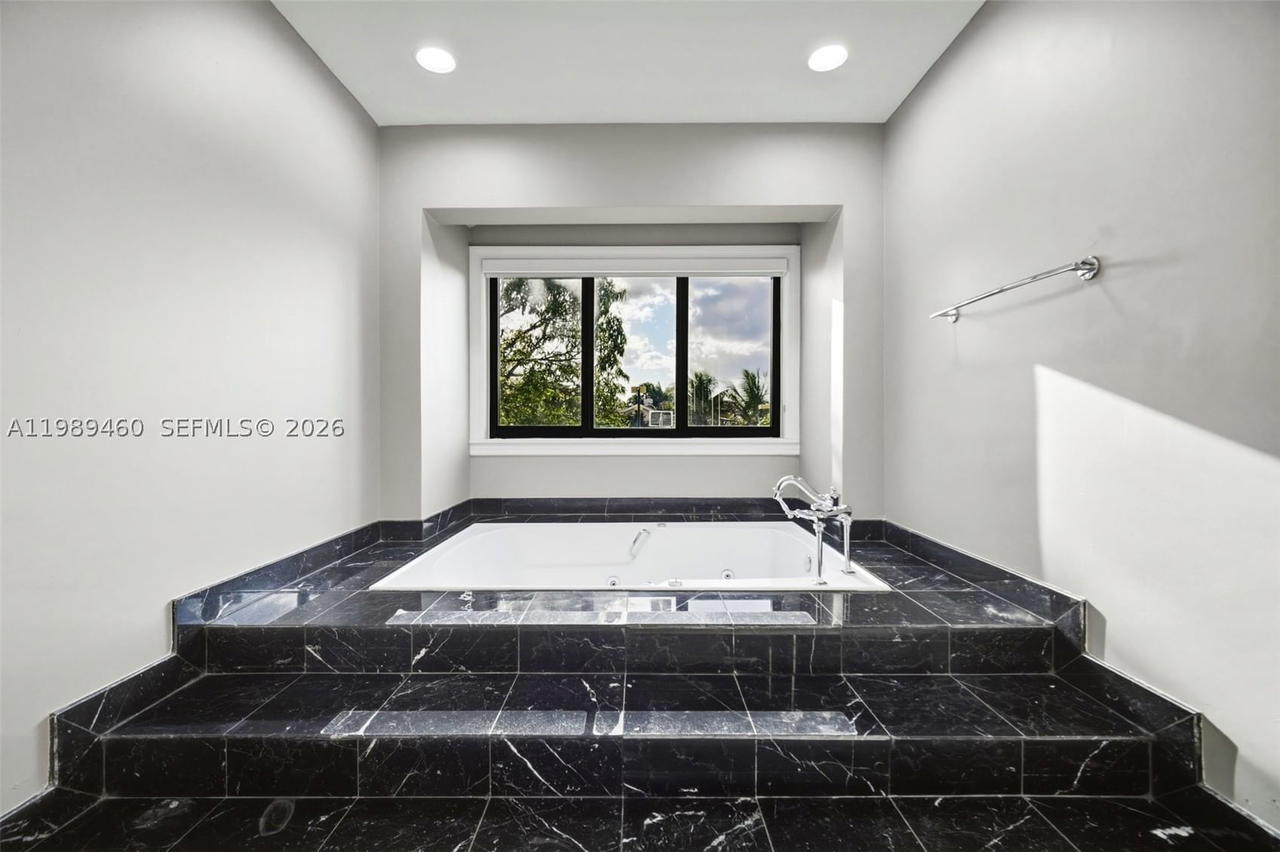 Real estate property located at 2201 115th Ter, Broward, Fla Fruit Lands Co Sub No, Davie, FL