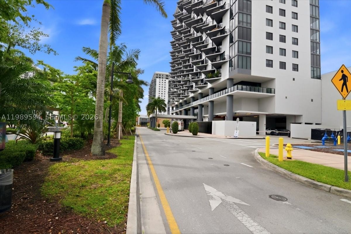 Real estate property located at 5300 Paseo Blvd #1803, Miami-dade, 5252 Paseo Condo, Doral, FL