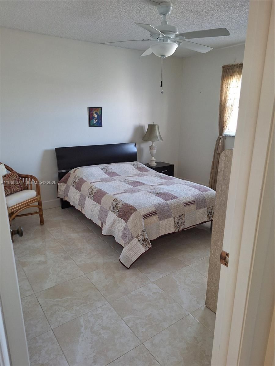 Real estate property located at 1025 3rd Ave #401, Broward, Meadowbrook Lakes Condo, Dania Beach, FL