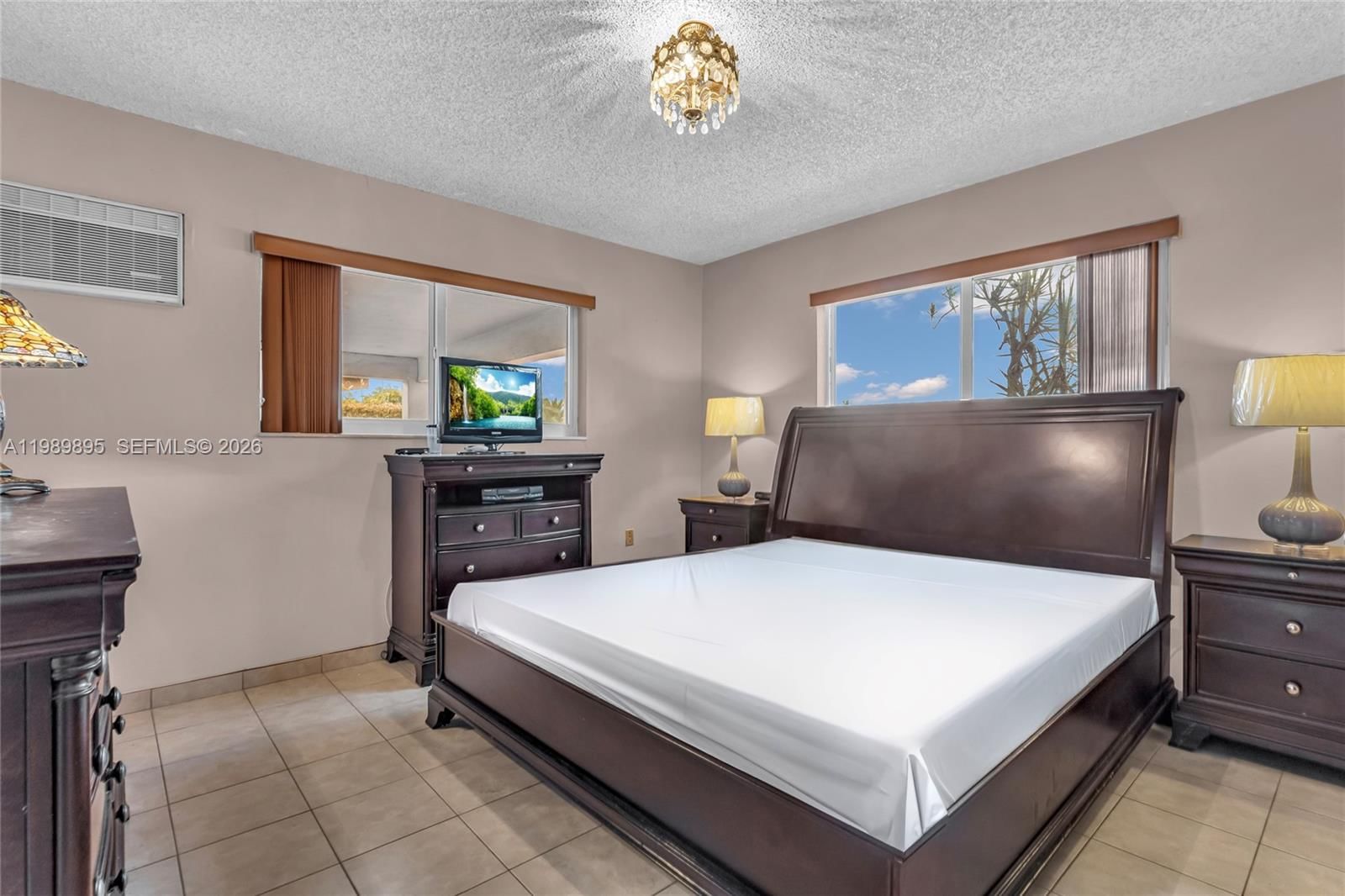 Real estate property located at 5660 13th Ct, Miami-dade, Palm Springs Ests 4th Add, Hialeah, FL