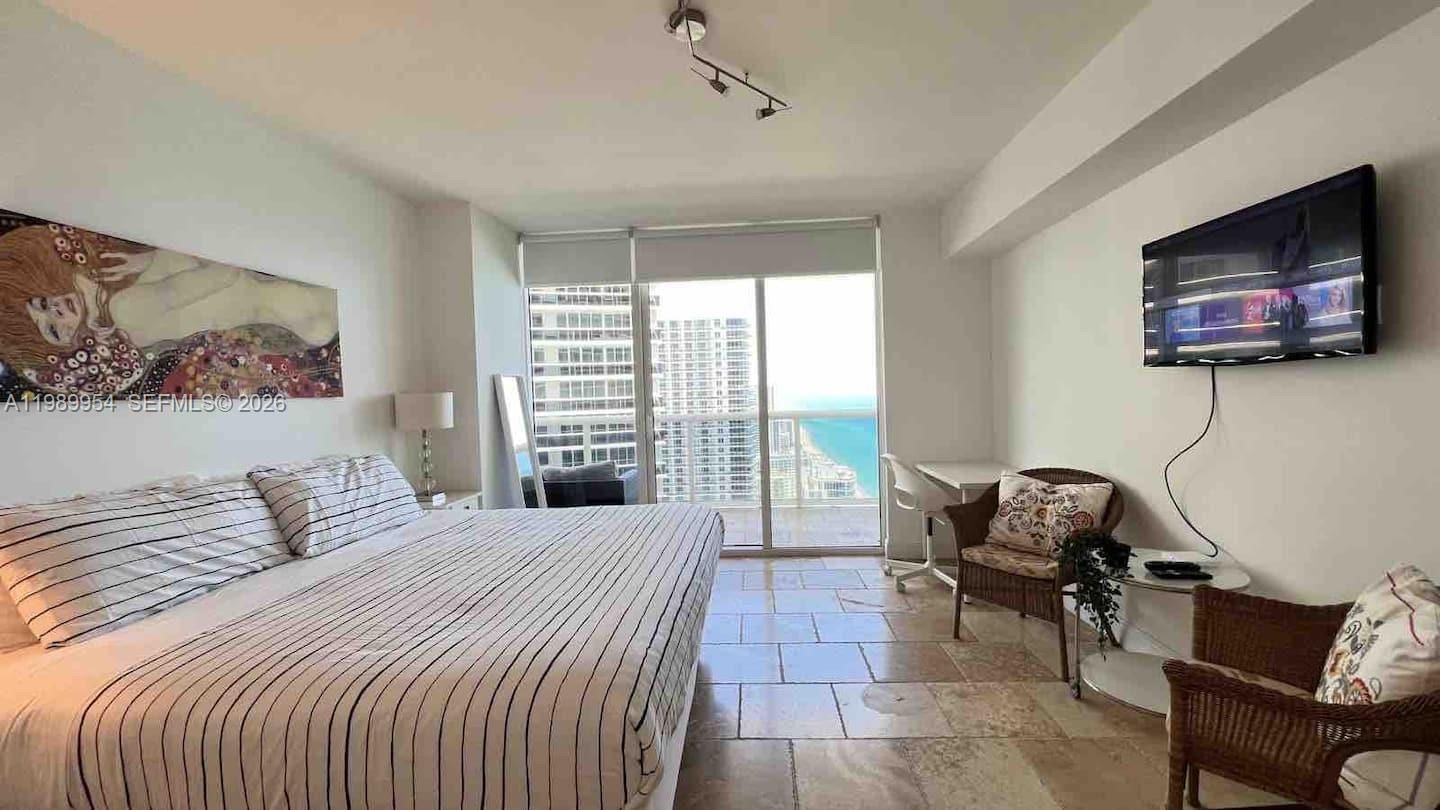Real estate property located at 1830 Ocean Dr #4010, Broward, Beach Club Two Condo, Hallandale Beach, FL