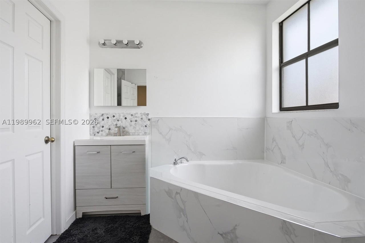 Real estate property located at 10319 30th Ter, Miami-dade, Beacon At Doral, Doral, FL