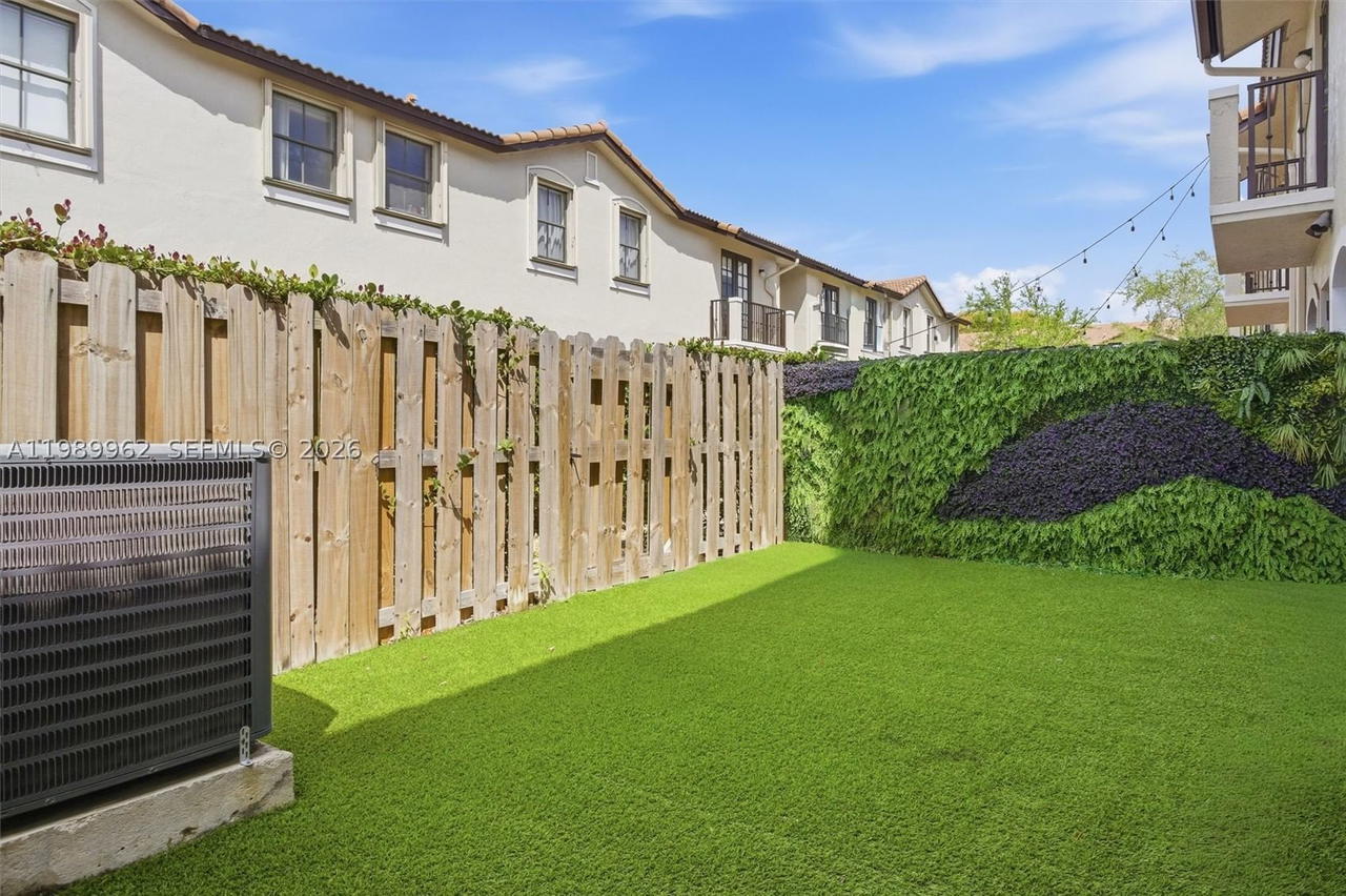 Real estate property located at 10319 30th Ter, Miami-dade, Beacon At Doral, Doral, FL