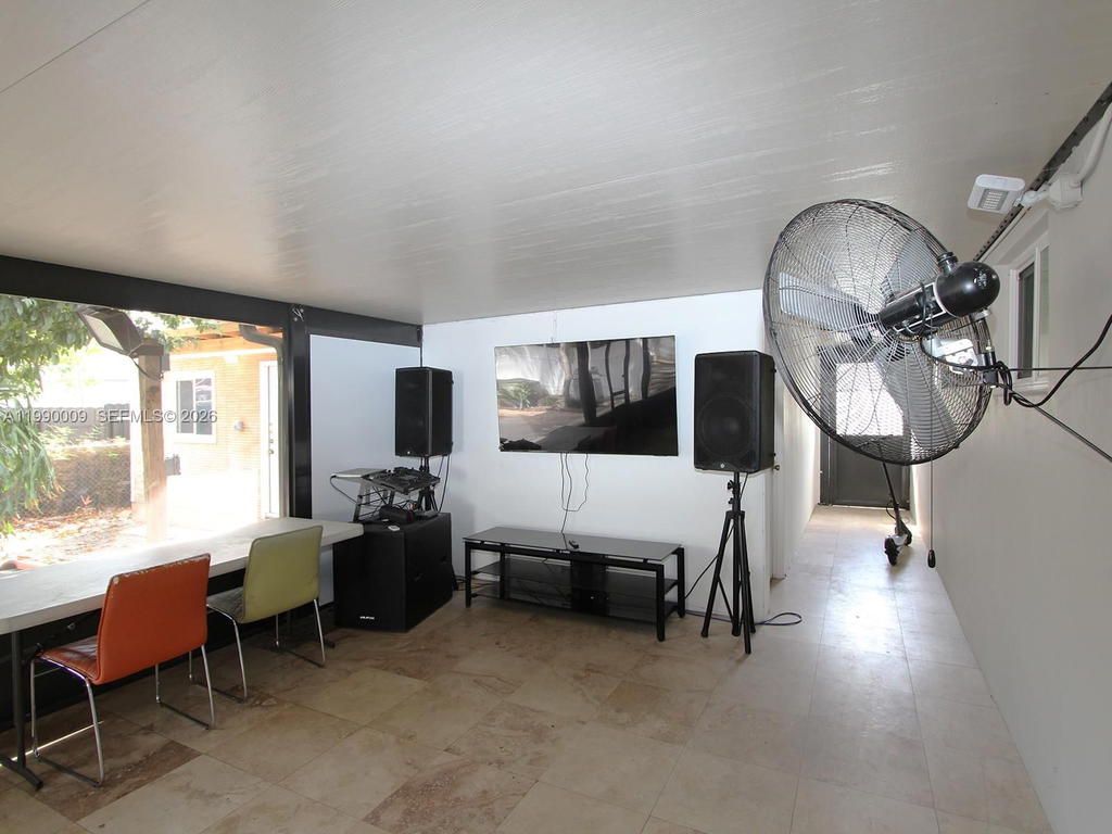 Real estate property located at 10760 28th St, Miami-dade, Cubaranda Estates Addn No, Miami, FL