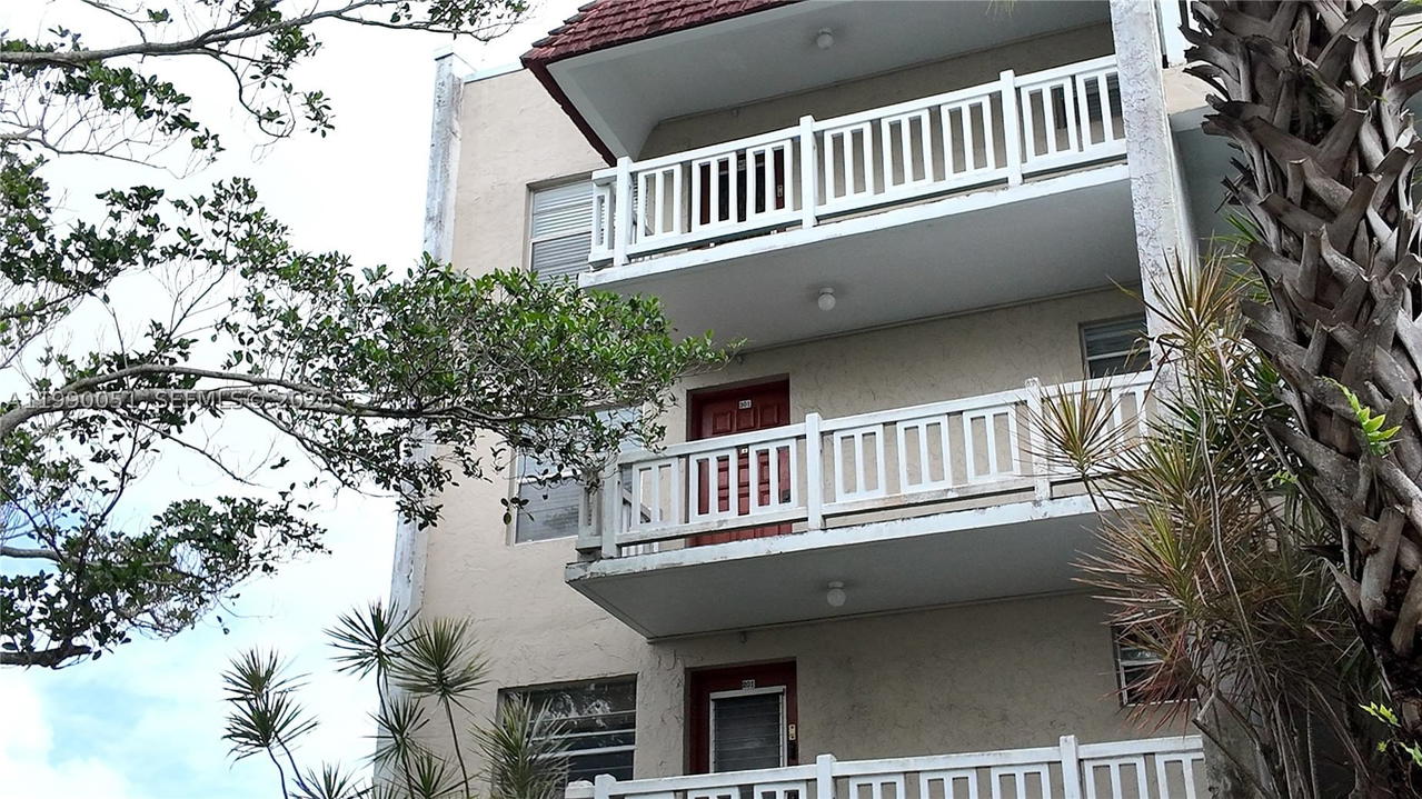 Real estate property located at 3776 Inverrary Blvd #301R, Broward, Las Vistas P-r In Inverra, Lauderhill, FL