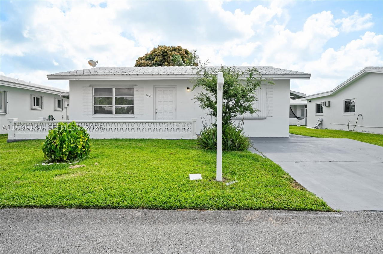 Real estate property located at 7004 67th Ave, Broward, Mainlands Of Tamarac Lake, Tamarac, FL