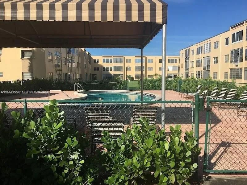 Real estate property located at 200 Berkley Rd #123, Broward, Villas At Carriage Hills, Hollywood, FL