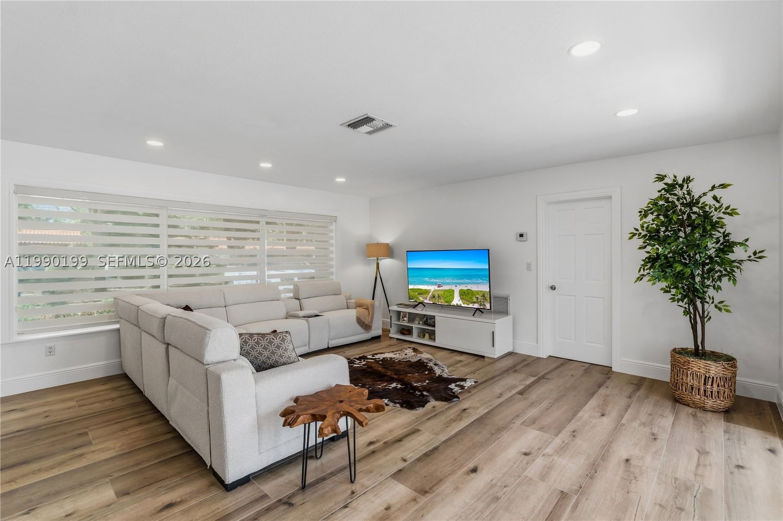 Real estate property located at 7327 Sabal Dr, Miami-dade, Miami Lakes Sec 7, Miami Lakes, FL
