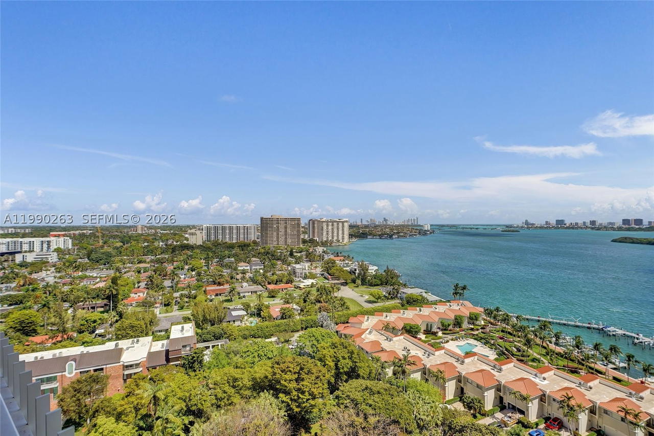 Real estate property located at 4000 Towerside Ter #2111, Miami-dade, The Towers Of Quayside Co, Miami, FL