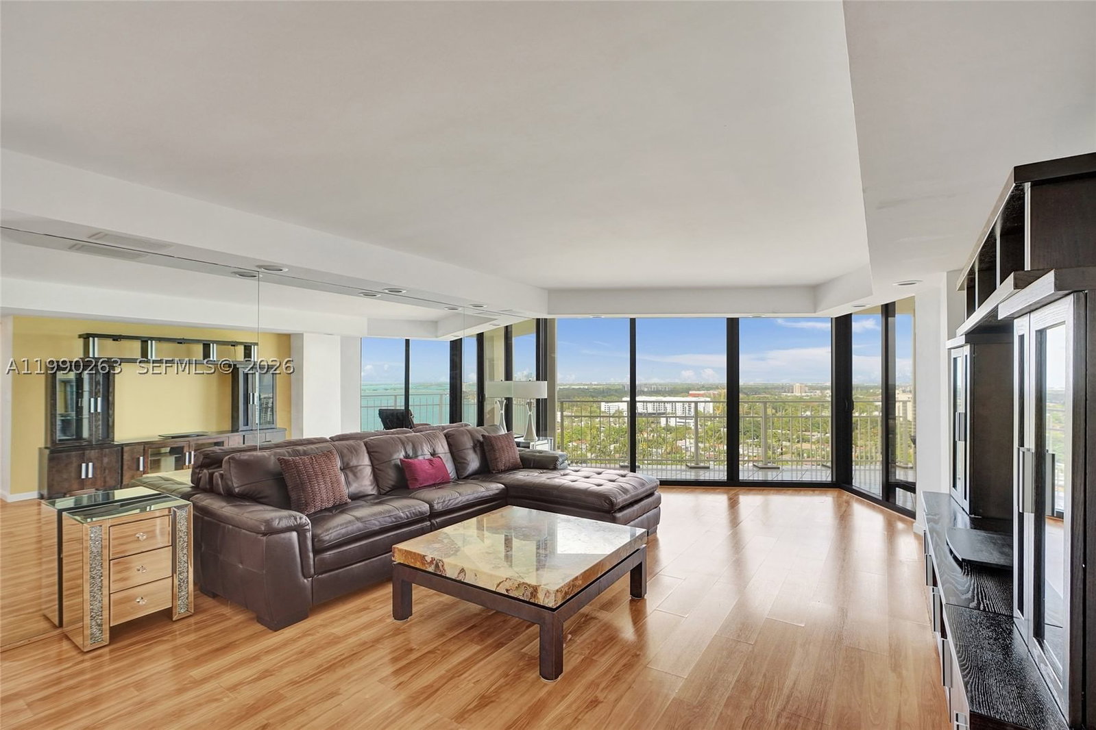 Real estate property located at 4000 Towerside Ter #2111, Miami-dade, The Towers Of Quayside Co, Miami, FL