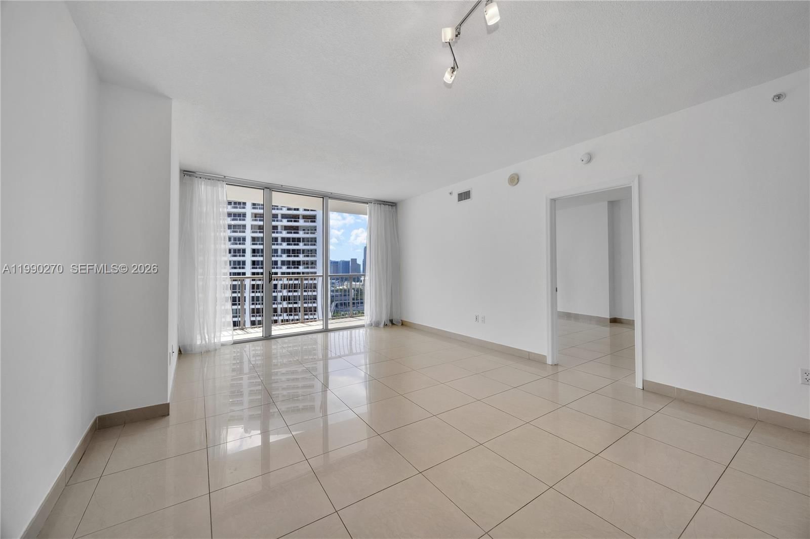 Real estate property located at 1750 Bayshore Dr #2804, Miami-dade, Opera Tower Condo, Miami, FL