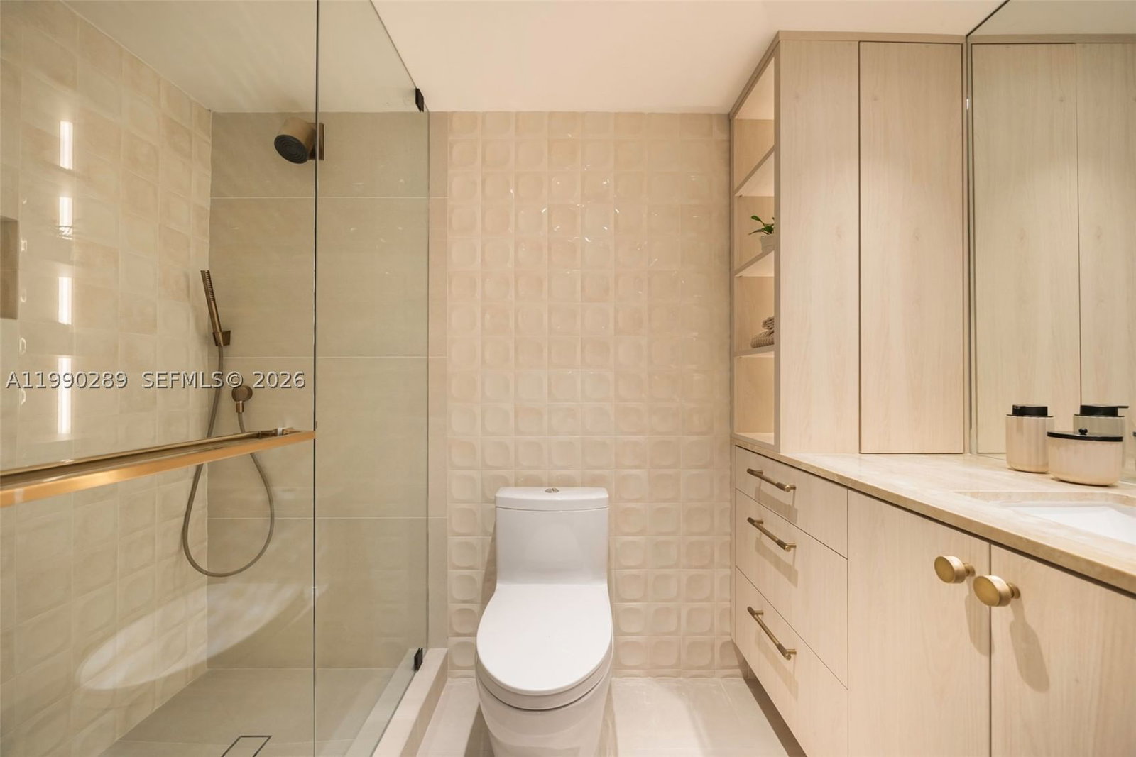 Real estate property located at 2301 Collins Ave #526, Miami-dade, Roney Palace Condo, Miami Beach, FL