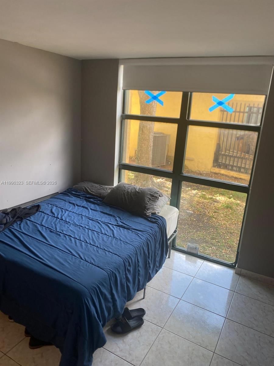 Real estate property located at 11800 18th St #108-4, Miami-dade, International Park Condo, Miami, FL