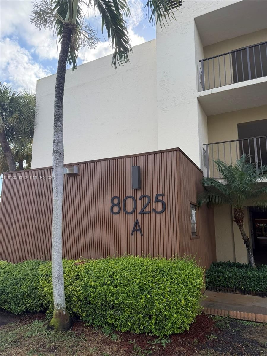 Real estate property located at 8025 107th Ave #213, Miami-dade, The Horizons Condo #2, Miami, FL