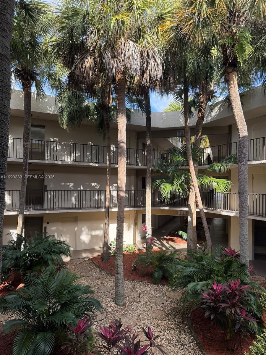 Real estate property located at 8025 107th Ave #213, Miami-dade, The Horizons Condo #2, Miami, FL