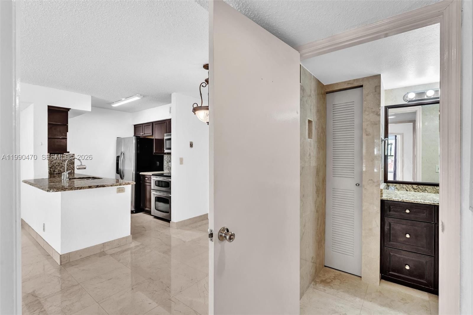 Real estate property located at 2796 University Dr #2104, Broward, Sundance At Davie Condo, Davie, FL