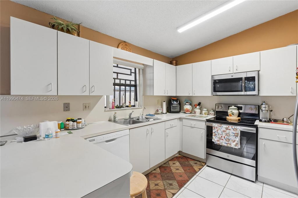 Real estate property located at 8798 111th Ter, Miami-dade, Richards Homes, Hialeah Gardens, FL
