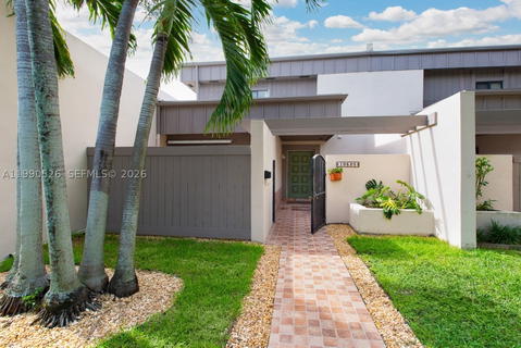 Real estate property located at 10520 75th Ln, Miami-dade, Creekside Villas Sec1, Miami, FL