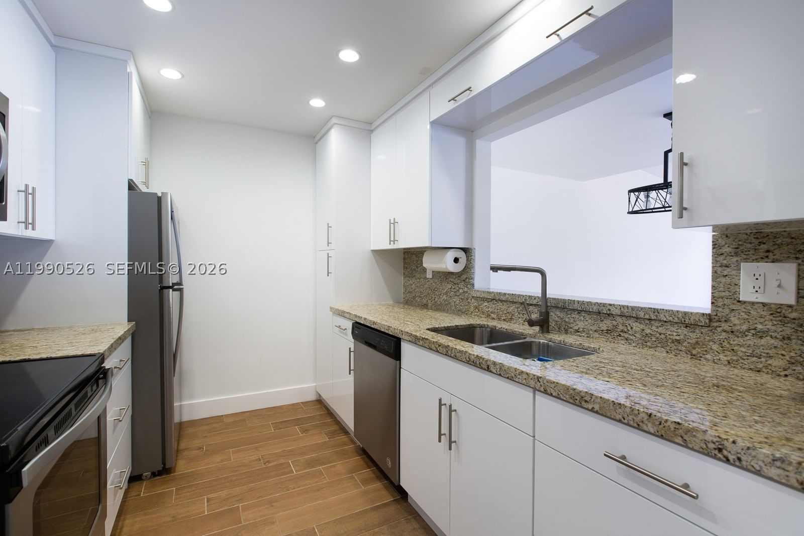 Real estate property located at 10520 75th Ln, Miami-dade, Creekside Villas Sec1, Miami, FL
