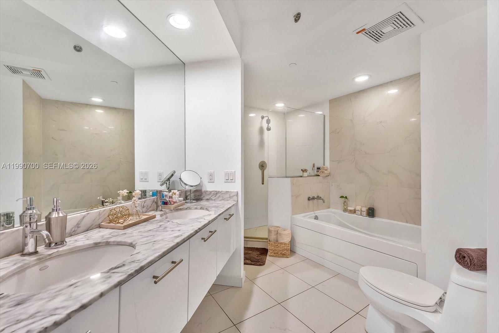 Real estate property located at 500 Brickell Ave #1810, Miami-dade, 500 Brickell East Condo, Miami, FL