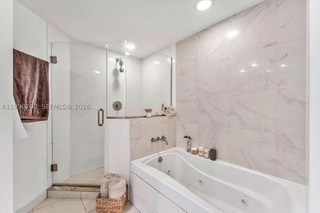 Real estate property located at 500 Brickell Ave #1810, Miami-dade, 500 Brickell East Condo, Miami, FL