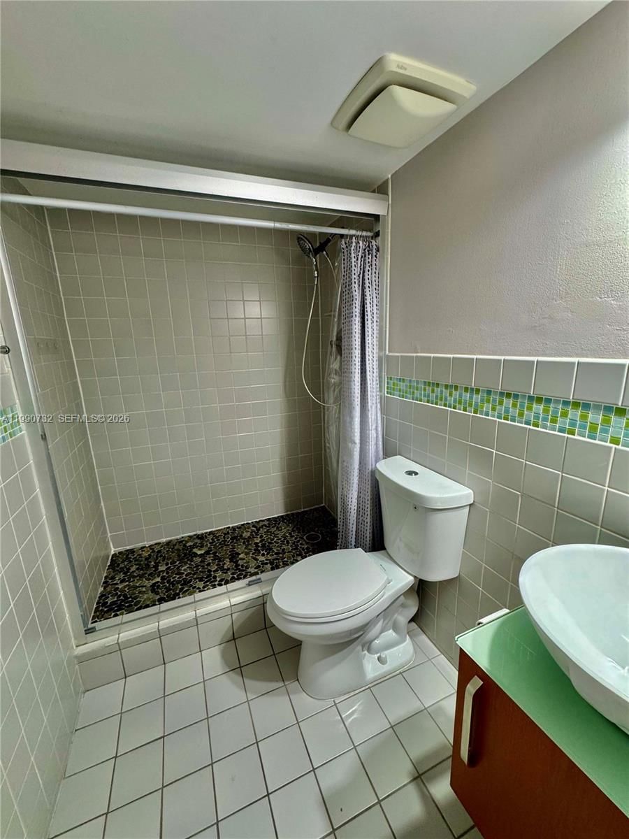 Real estate property located at 3610 114th Ave #4-202, Miami-dade, Westbird Village Condo, Miami, FL