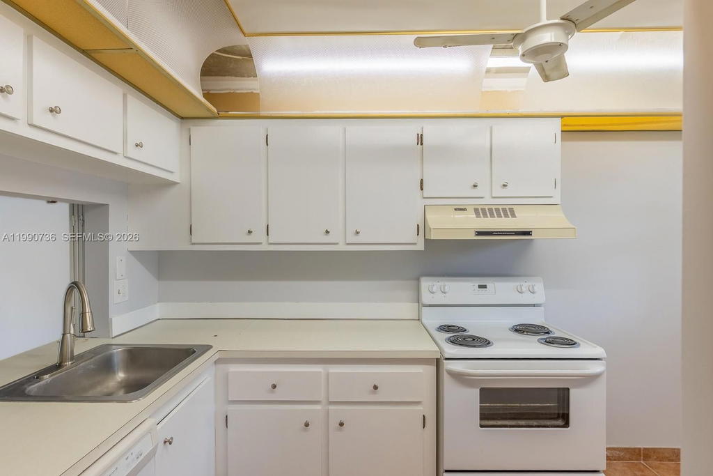 Real estate property located at 9325 Lagoon Pl #105, Broward, Poinciana 9 Pine Island R, Davie, FL