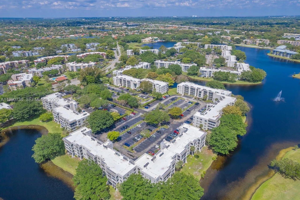Real estate property located at 9325 Lagoon Pl #105, Broward, Poinciana 9 Pine Island R, Davie, FL