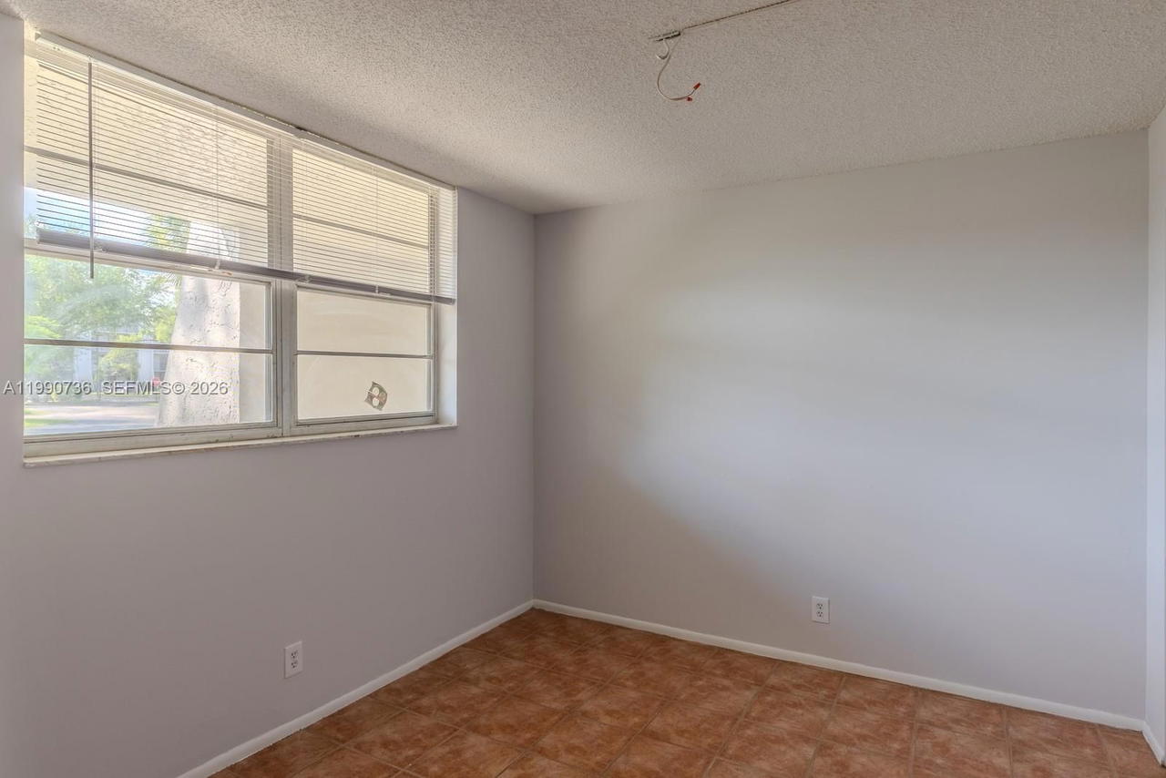 Real estate property located at 9325 Lagoon Pl #105, Broward, Poinciana 9 Pine Island R, Davie, FL