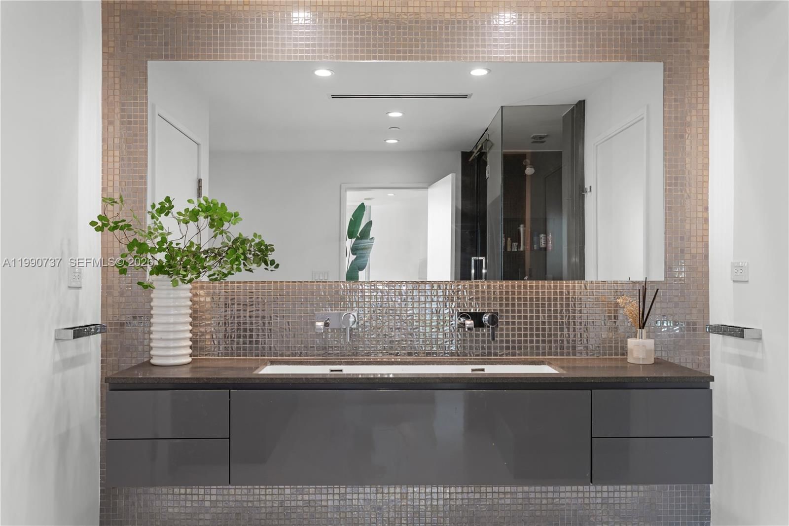 Real estate property located at 300 Pointe Dr #3405, Miami-dade, Portofino Tower Condo, Miami Beach, FL