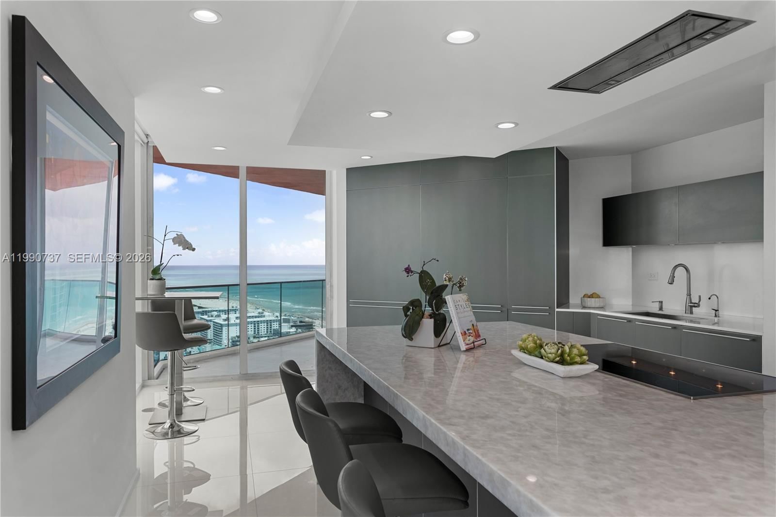 Real estate property located at 300 Pointe Dr #3405, Miami-dade, Portofino Tower Condo, Miami Beach, FL